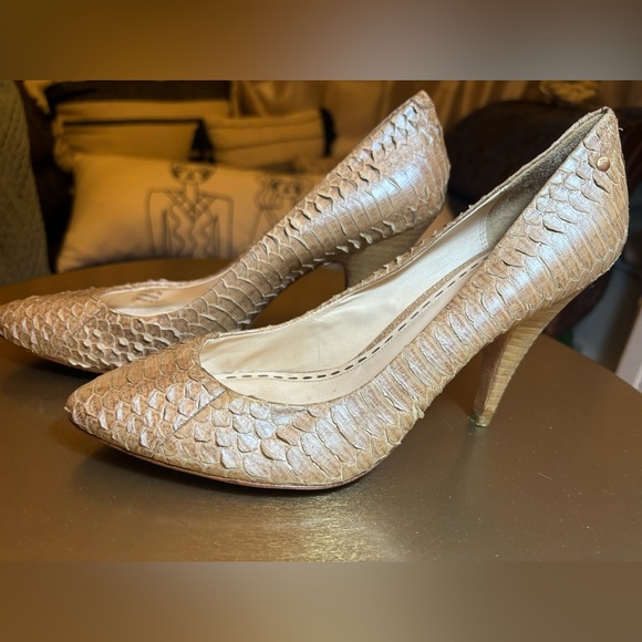 Coach Tan Snakeskin Printed Leather Kitten Heels Size 8B. Good condition - Picture 2 of 5